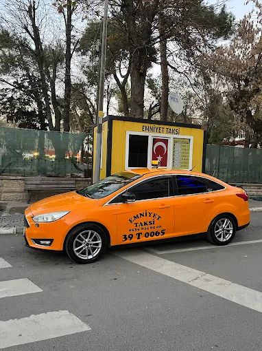 Emniyet Taksi durağı önünde yan görünüm Kırklareli